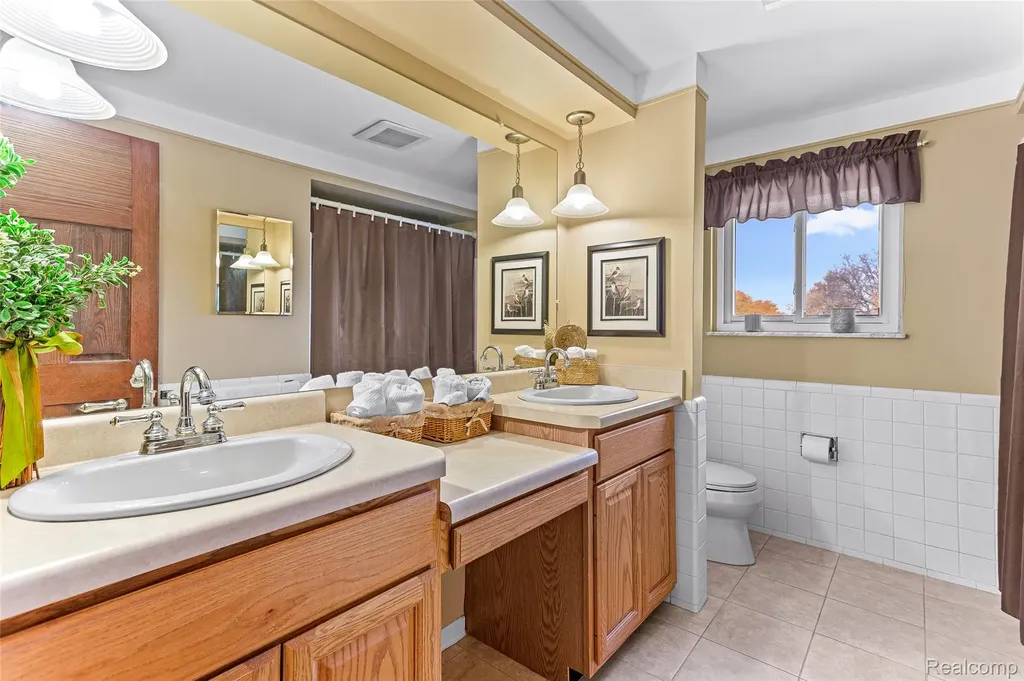 16515 Festian Drive Clinton Charter Township MI 48035