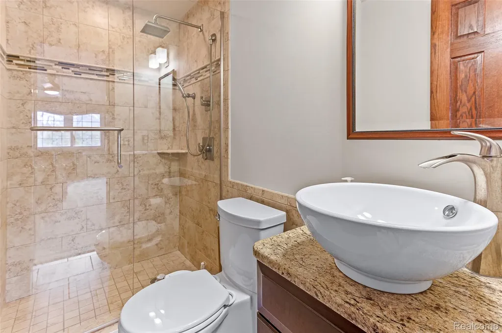 16515 Festian Drive Clinton Charter Township MI 48035