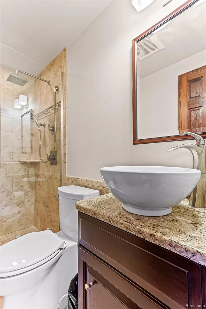 16515 Festian Drive Clinton Charter Township MI 48035