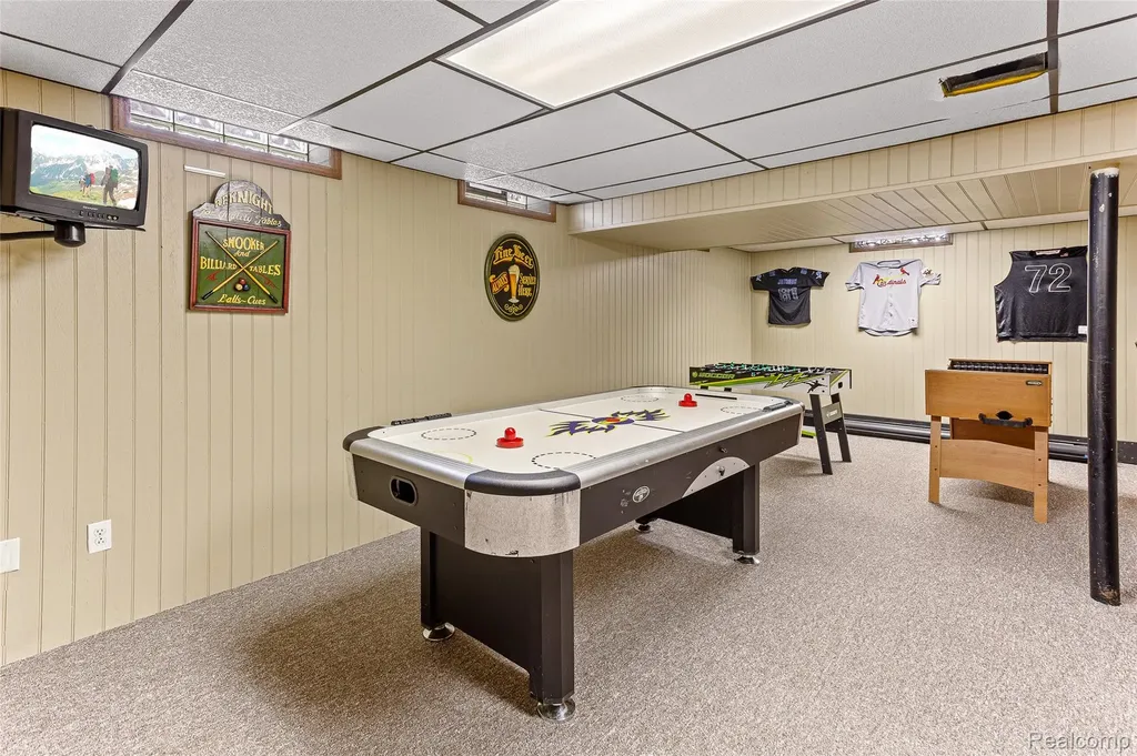 16515 Festian Drive Clinton Charter Township MI 48035