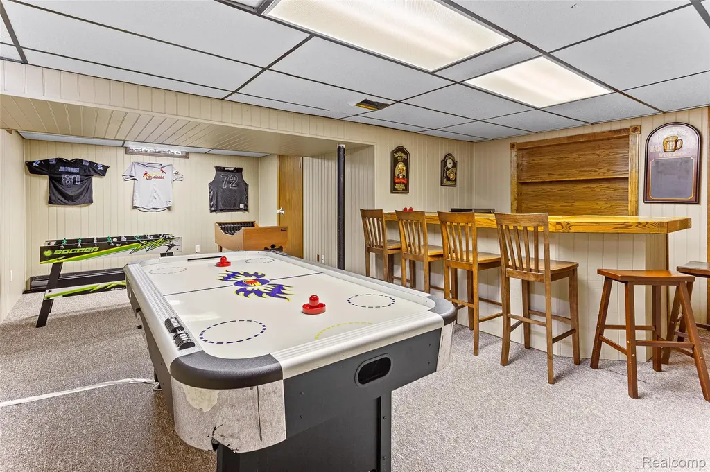 16515 Festian Drive Clinton Charter Township MI 48035