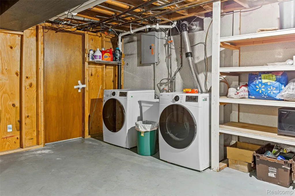 16515 Festian Drive Clinton Charter Township MI 48035
