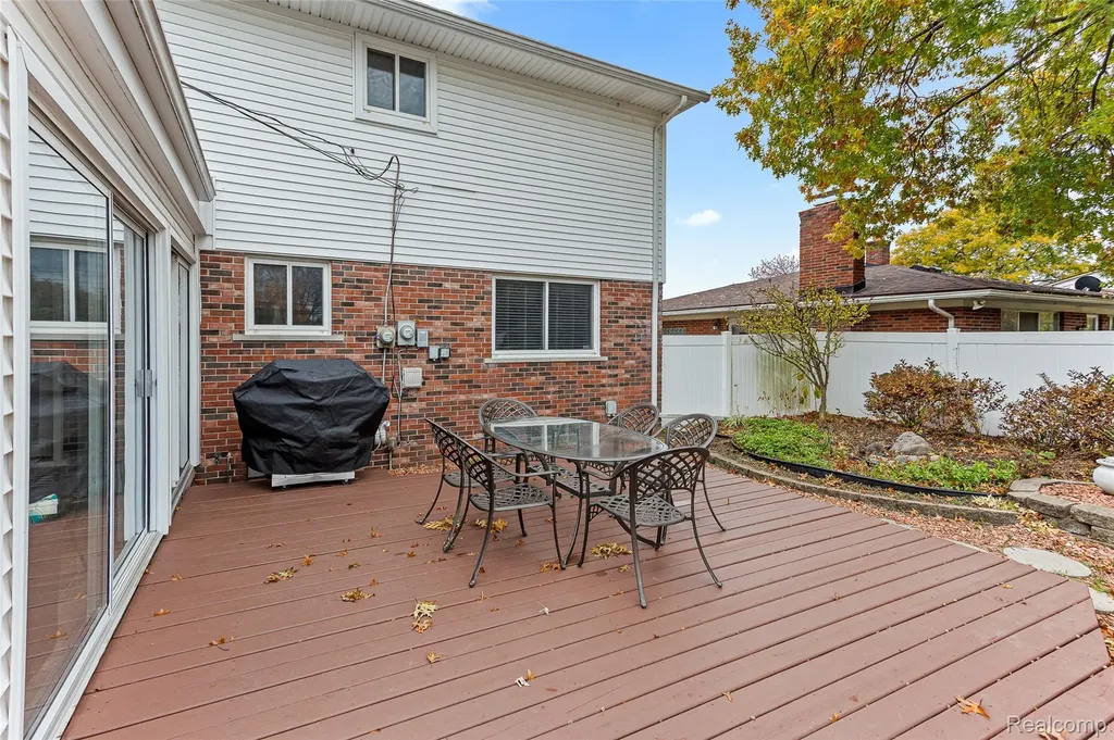16515 Festian Drive Clinton Charter Township MI 48035