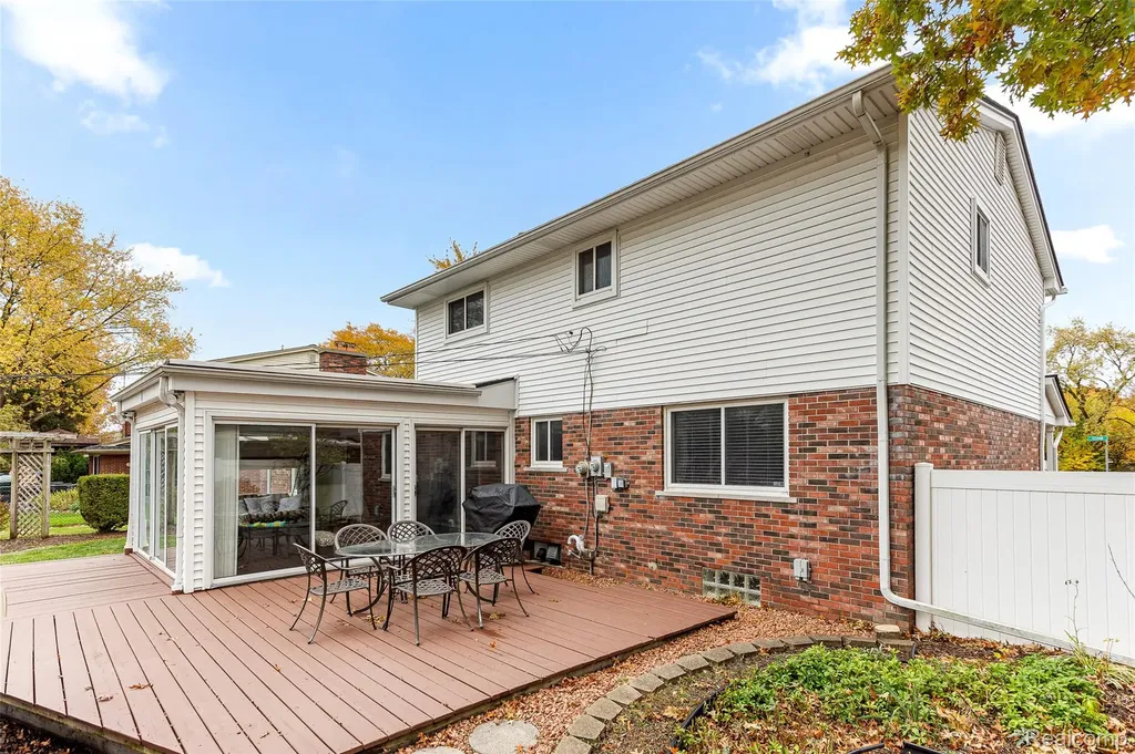 16515 Festian Drive Clinton Charter Township MI 48035