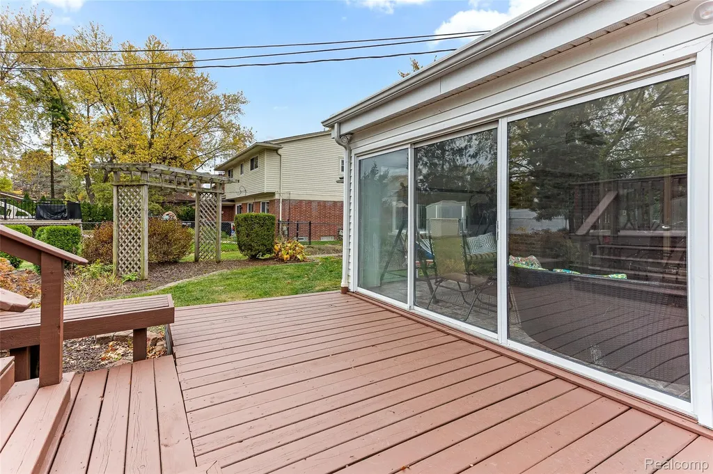 16515 Festian Drive Clinton Charter Township MI 48035