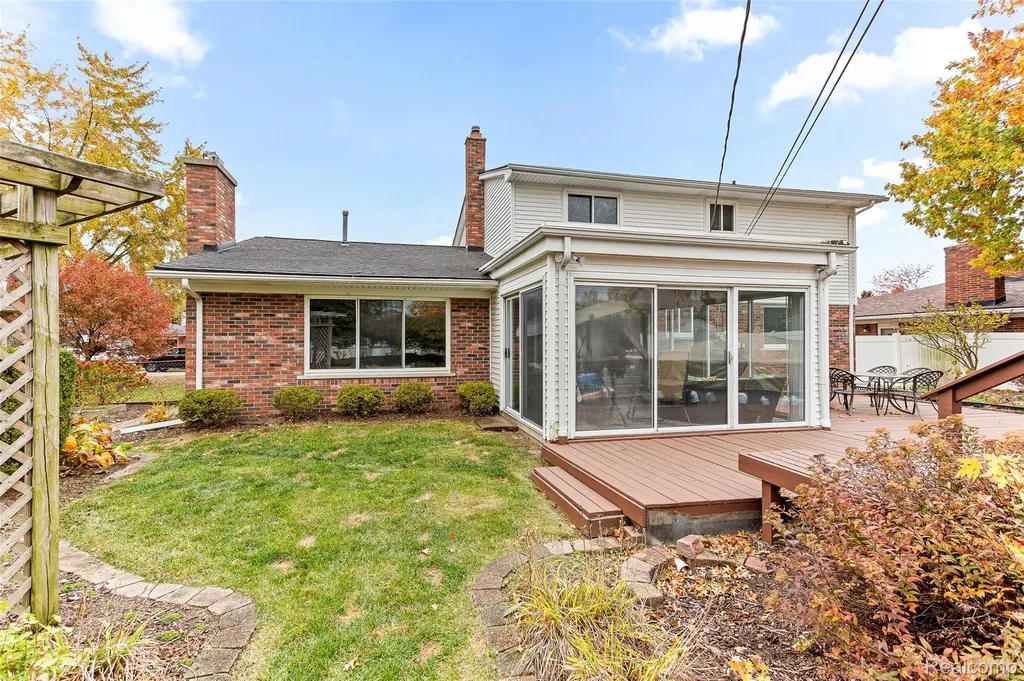 16515 Festian Drive Clinton Charter Township MI 48035