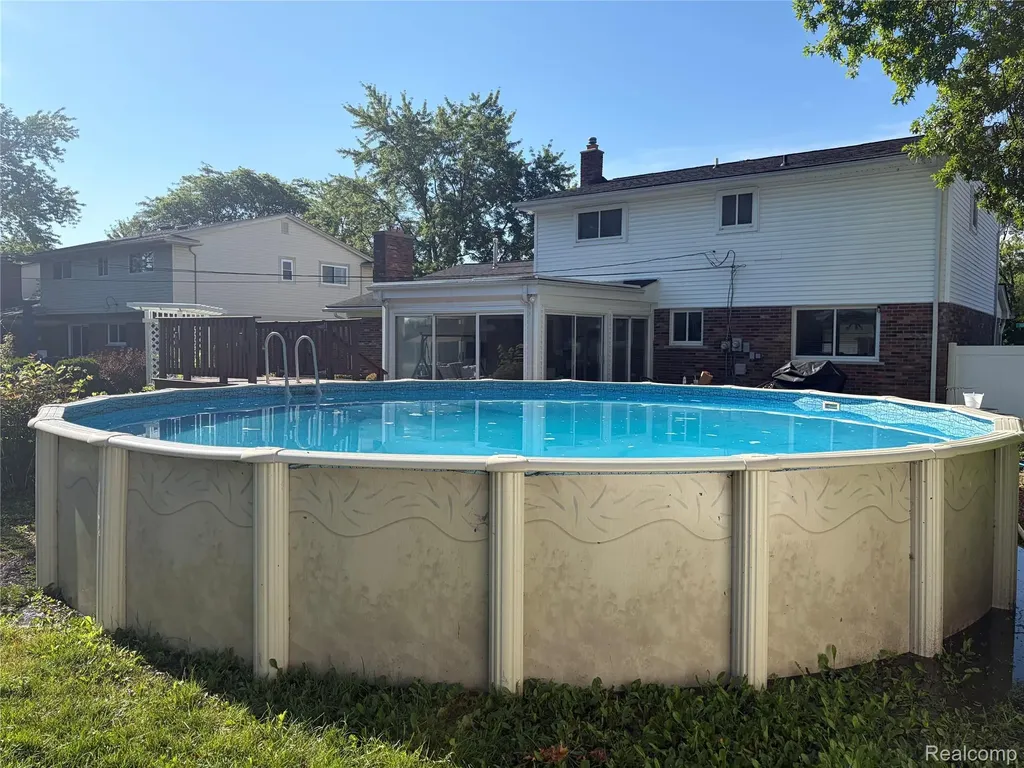 16515 Festian Drive Clinton Charter Township MI 48035