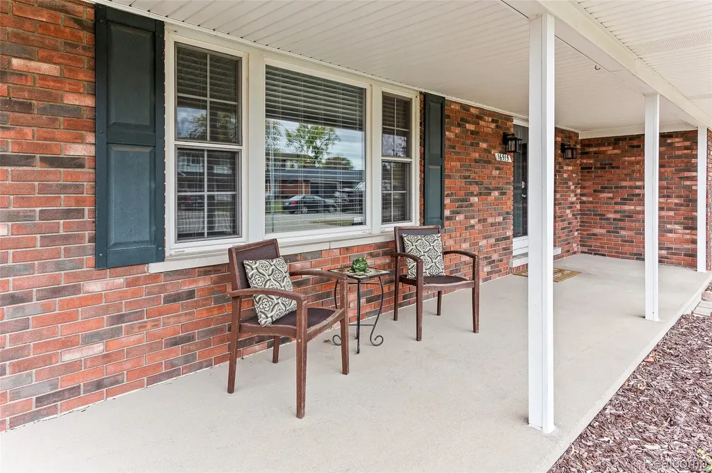 16515 Festian Drive Clinton Charter Township MI 48035