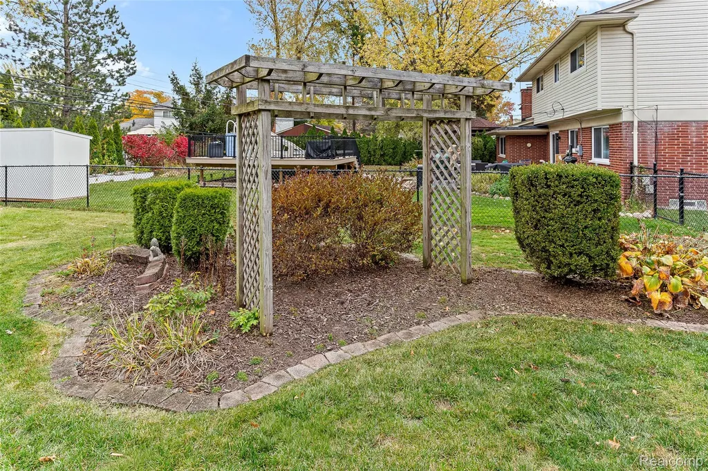 16515 Festian Drive Clinton Charter Township MI 48035