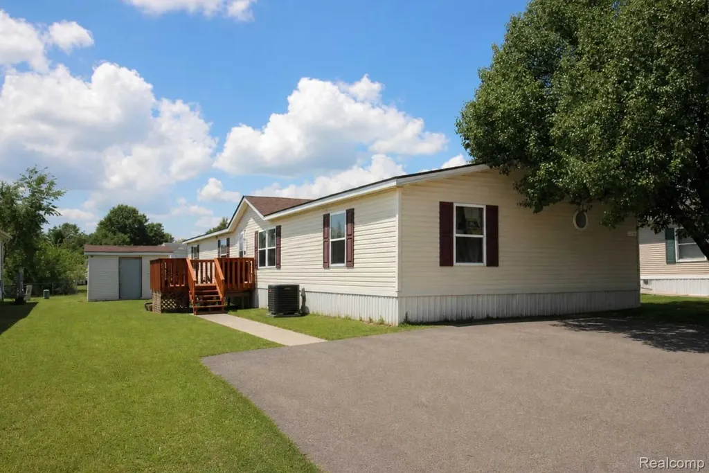 9159 Greentree Drive Berlin Charter Township MI 48166