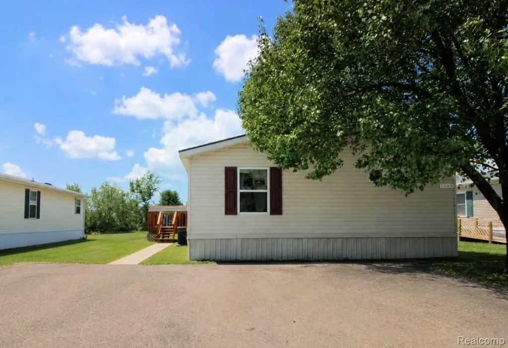 9159 Greentree Drive Berlin Charter Township MI 48166