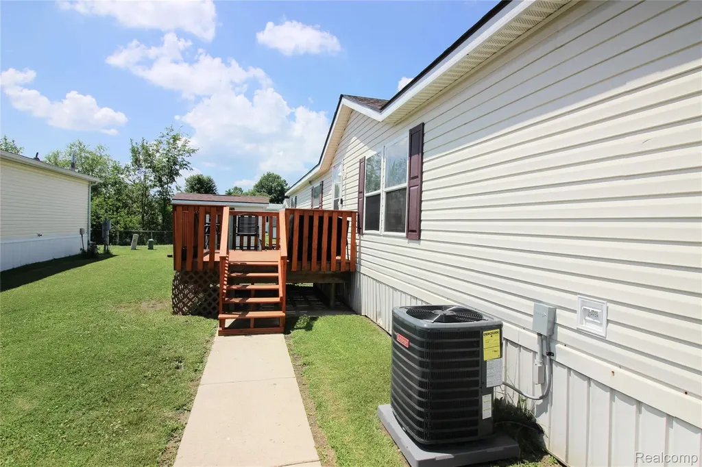 9159 Greentree Drive Berlin Charter Township MI 48166