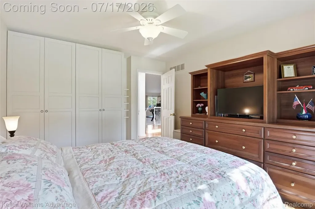 1449 Covington Crossing Commerce Charter Township MI 48390