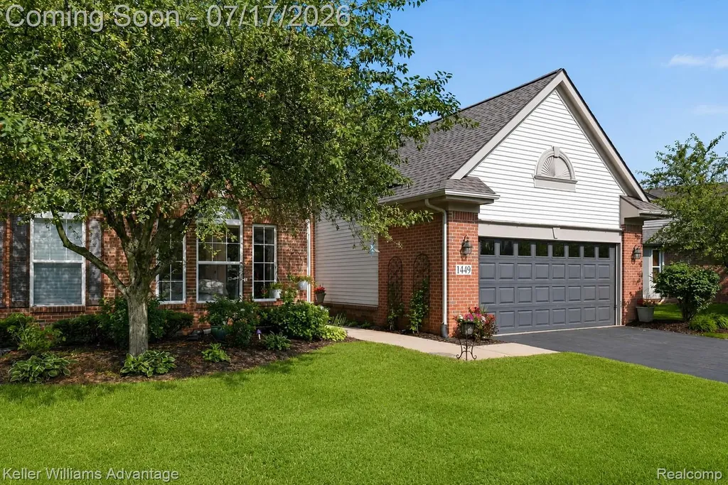 1449 Covington Crossing Commerce Charter Township MI 48390
