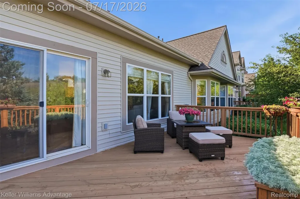 1449 Covington Crossing Commerce Charter Township MI 48390