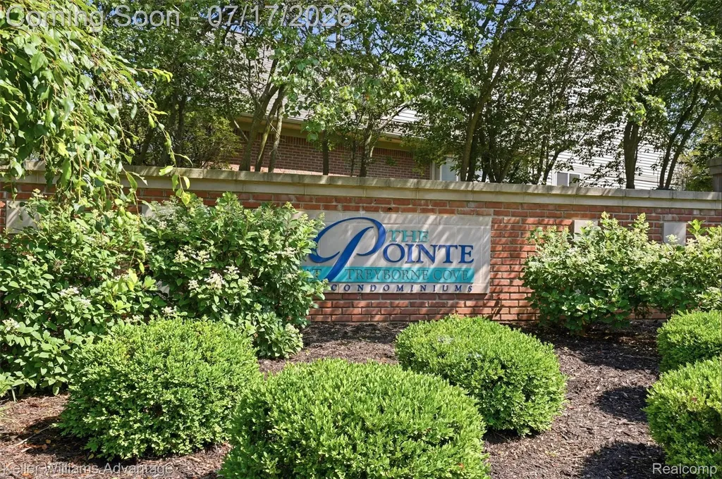 1449 Covington Crossing Commerce Charter Township MI 48390