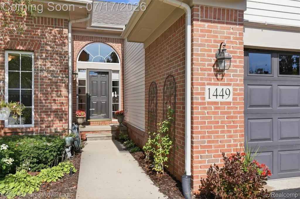 1449 Covington Crossing Commerce Charter Township MI 48390