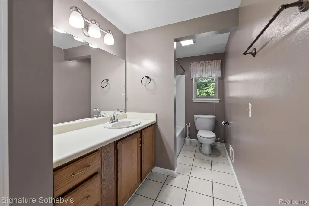 1312 Merry Road Waterford Charter Township MI 48328