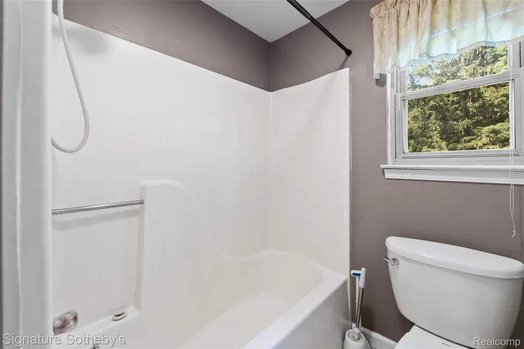 1312 Merry Road Waterford Charter Township MI 48328