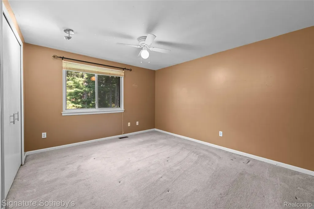 1312 Merry Road Waterford Charter Township MI 48328