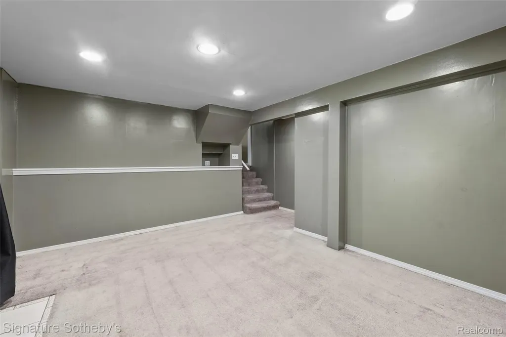 1312 Merry Road Waterford Charter Township MI 48328