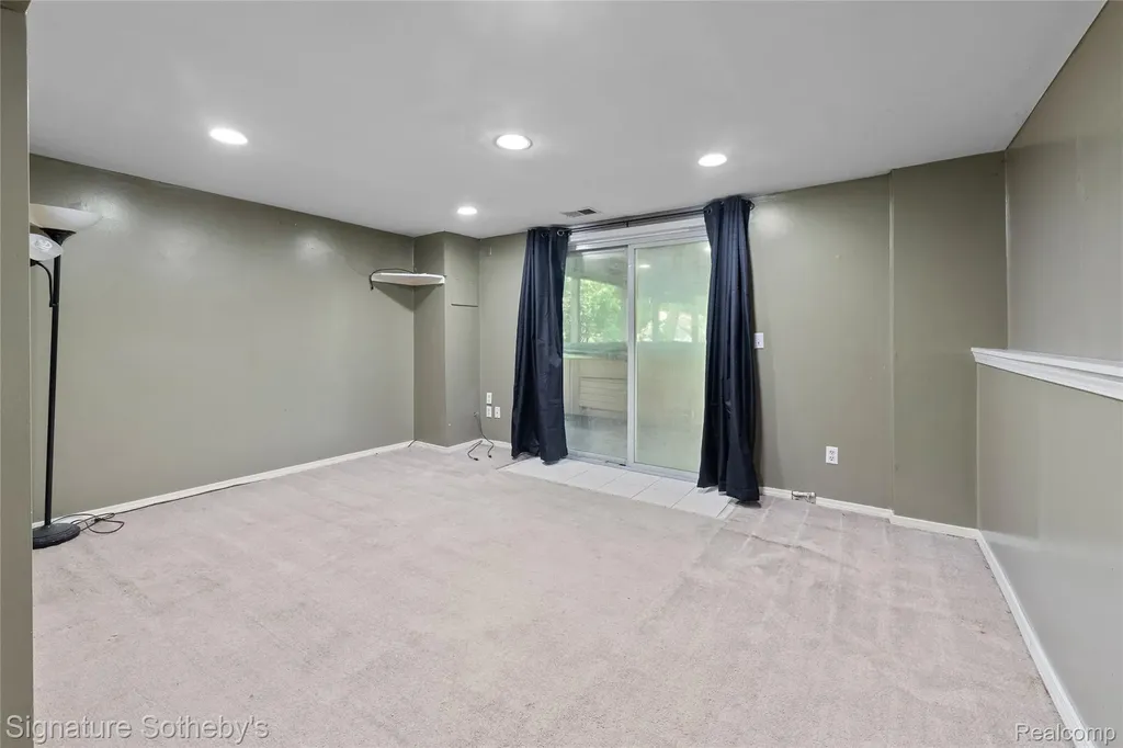 1312 Merry Road Waterford Charter Township MI 48328