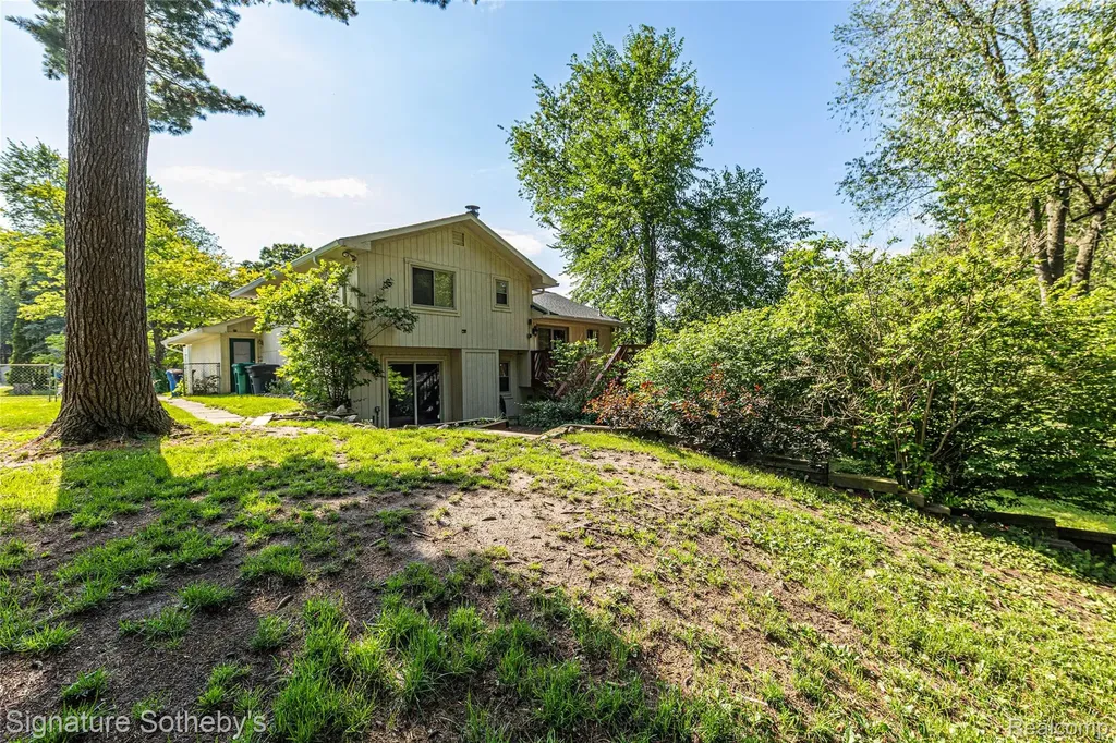 1312 Merry Road Waterford Charter Township MI 48328