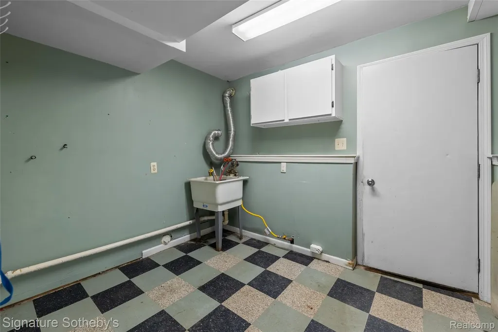1312 Merry Road Waterford Charter Township MI 48328