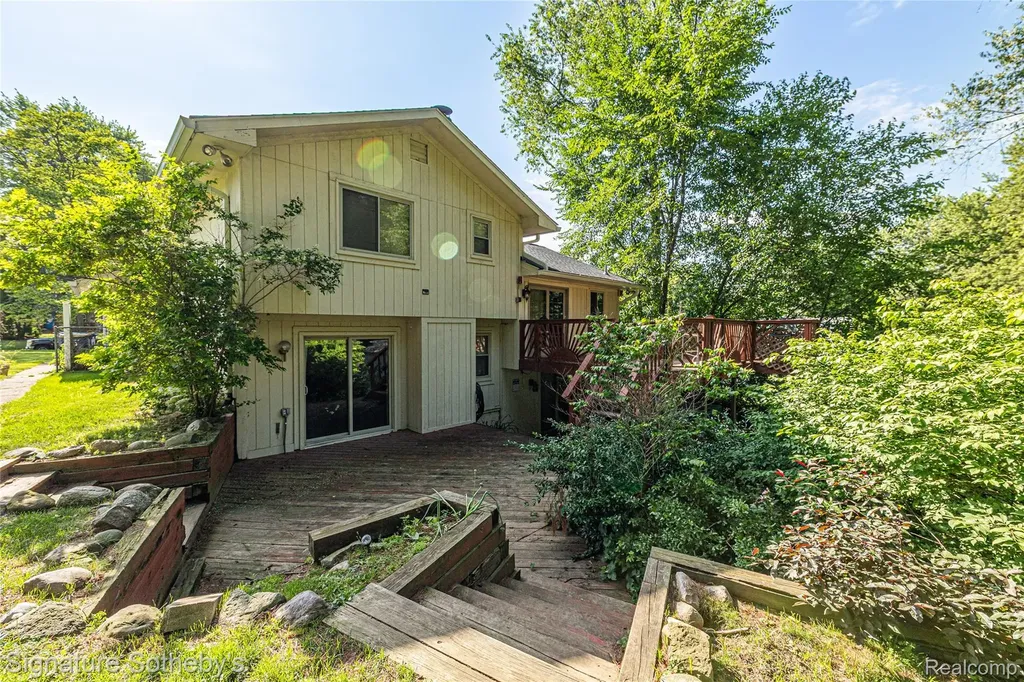 1312 Merry Road Waterford Charter Township MI 48328