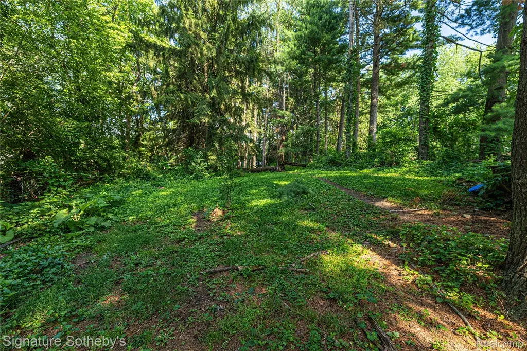 1312 Merry Road Waterford Charter Township MI 48328