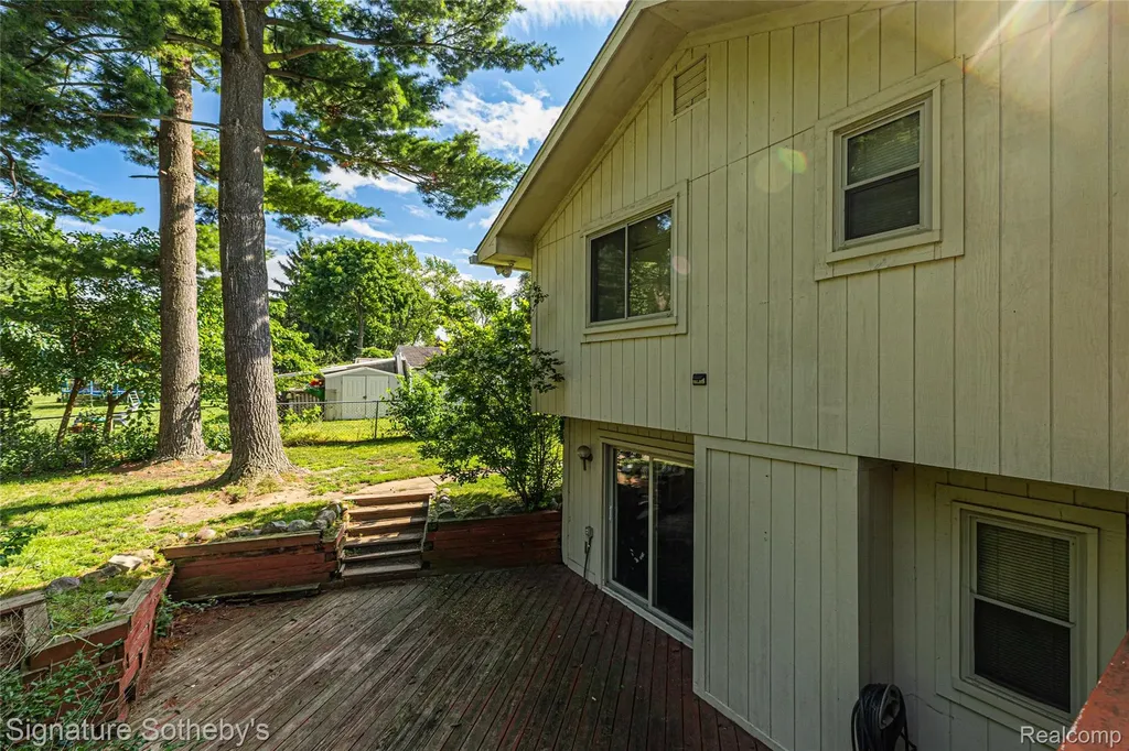 1312 Merry Road Waterford Charter Township MI 48328