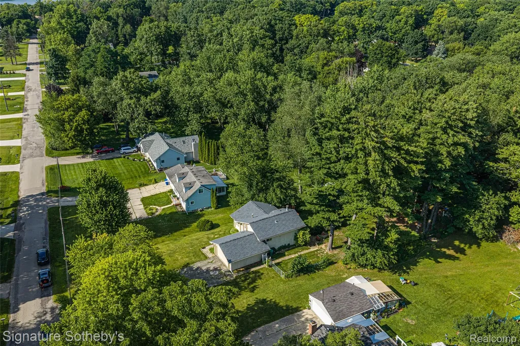 1312 Merry Road Waterford Charter Township MI 48328