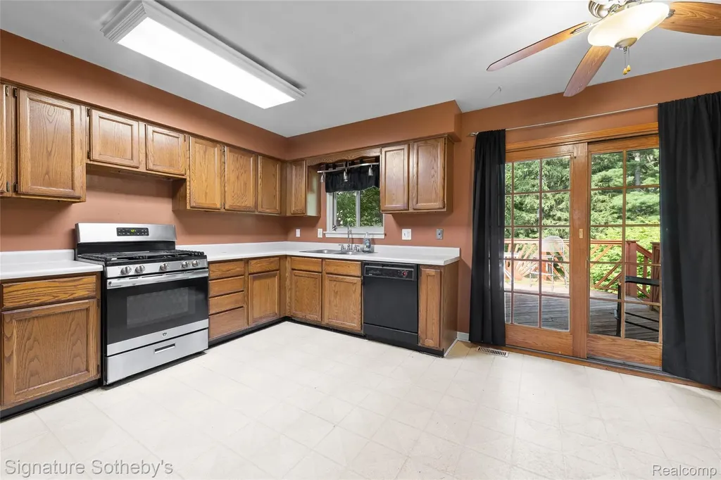 1312 Merry Road Waterford Charter Township MI 48328