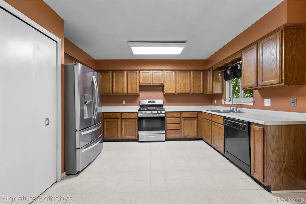 1312 Merry Road Waterford Charter Township MI 48328