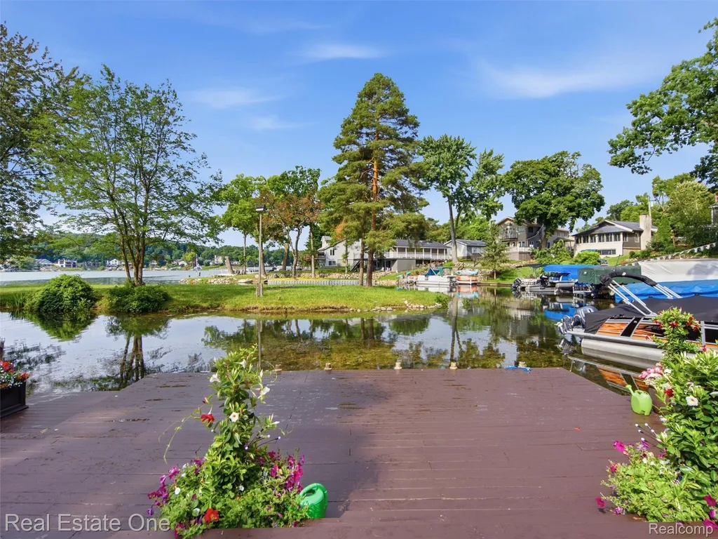 4011 Lotus Drive Waterford Charter Township MI 48329