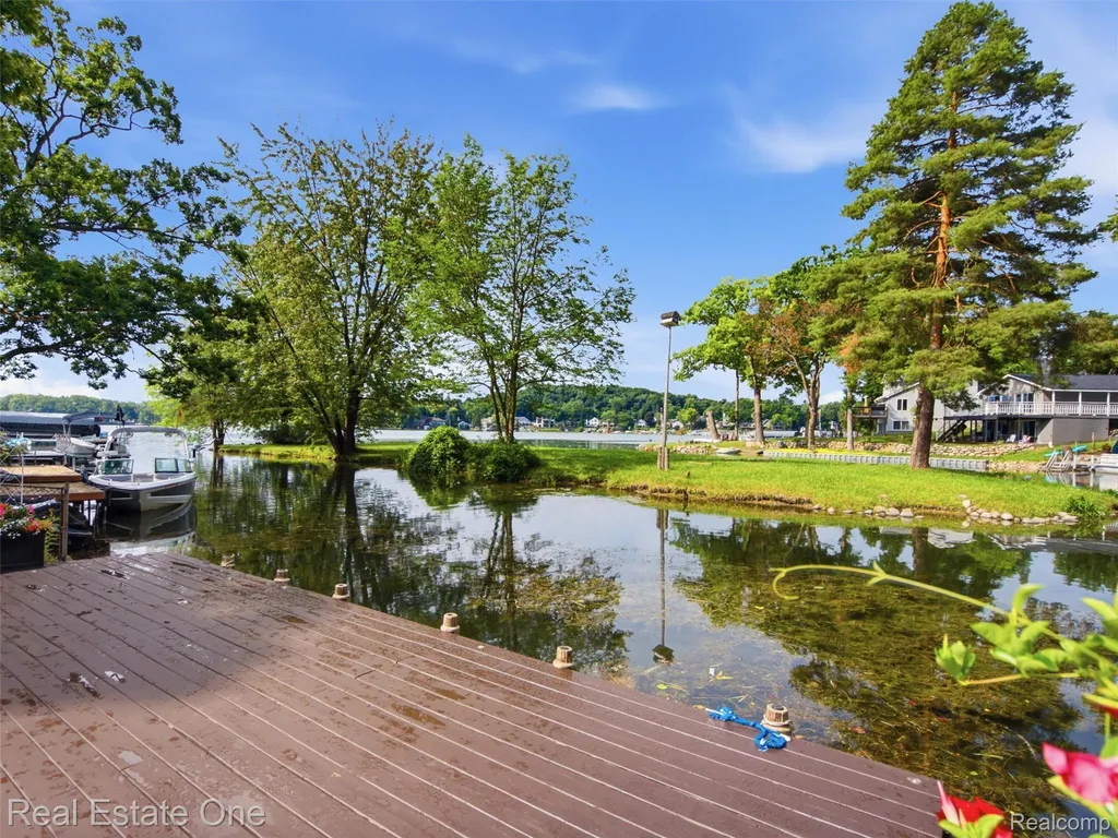 4011 Lotus Drive Waterford Charter Township MI 48329
