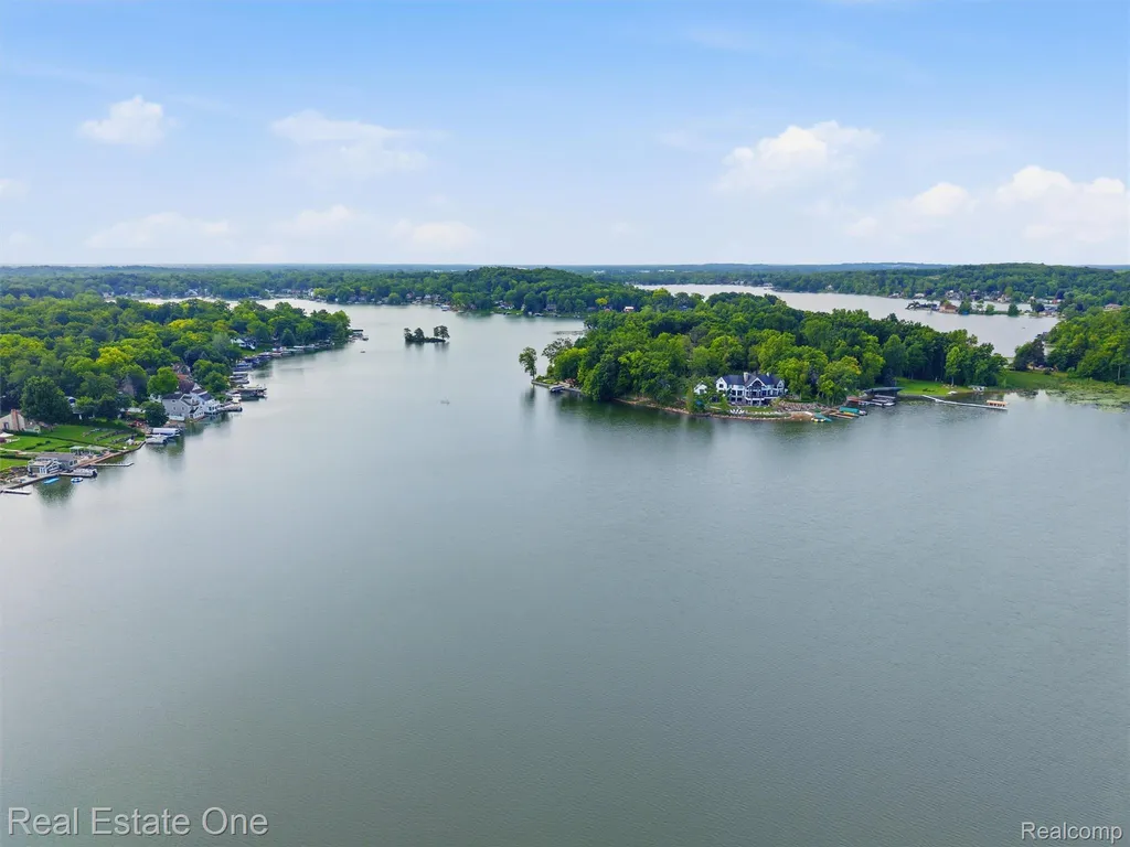 4011 Lotus Drive Waterford Charter Township MI 48329