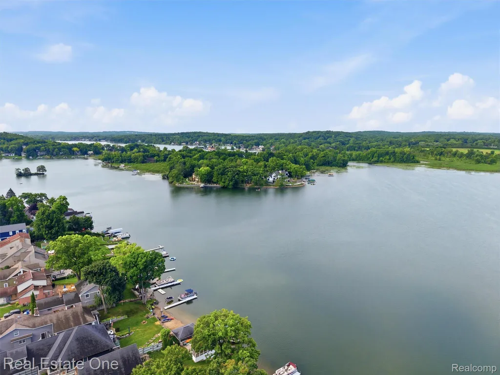 4011 Lotus Drive Waterford Charter Township MI 48329