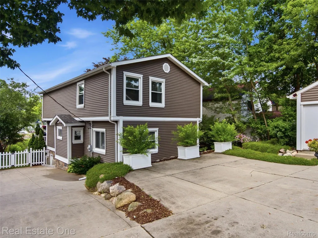 4011 Lotus Drive Waterford Charter Township MI 48329