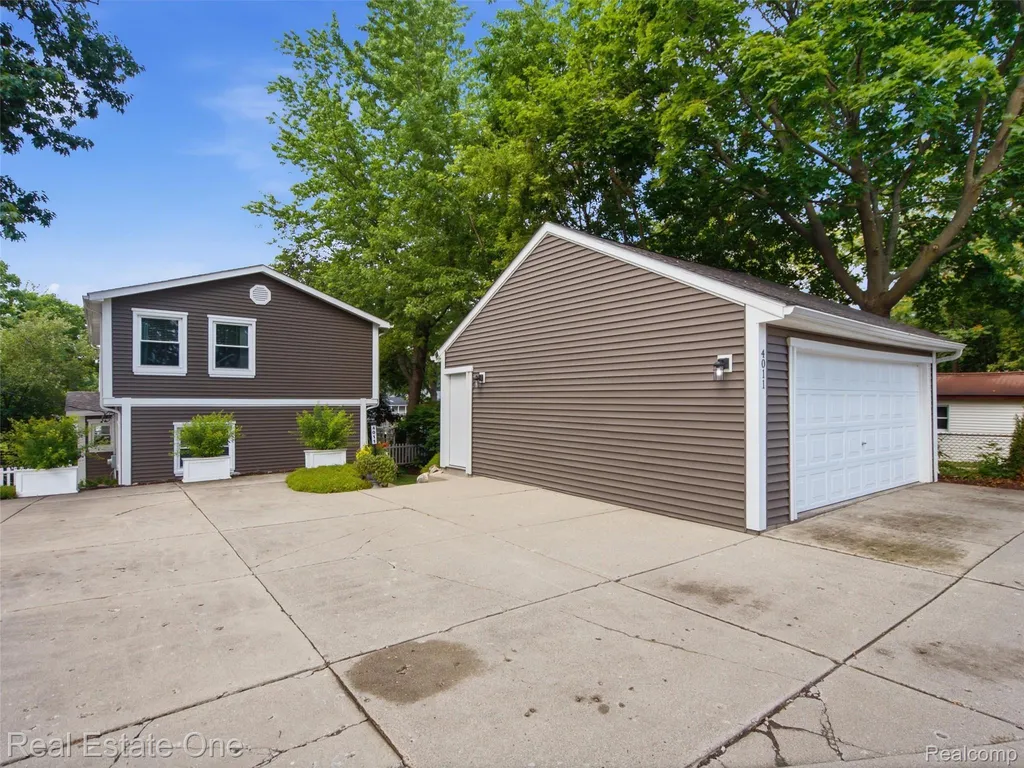 4011 Lotus Drive Waterford Charter Township MI 48329