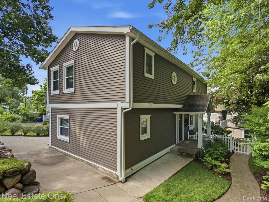 4011 Lotus Drive Waterford Charter Township MI 48329