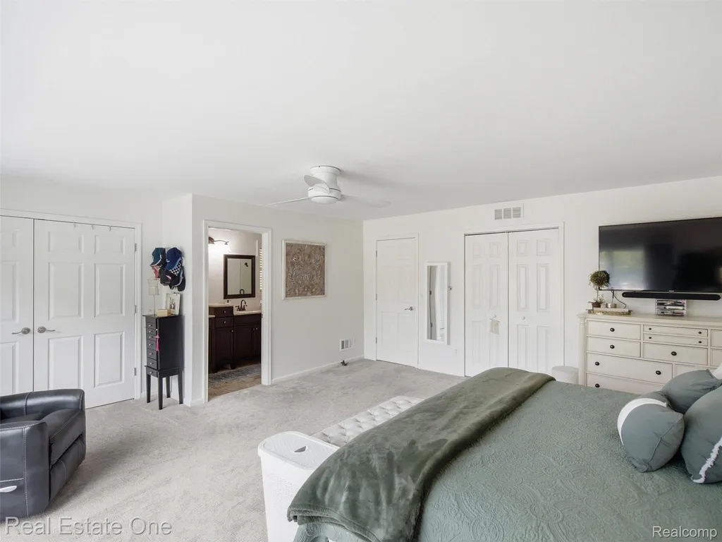 4011 Lotus Drive Waterford Charter Township MI 48329