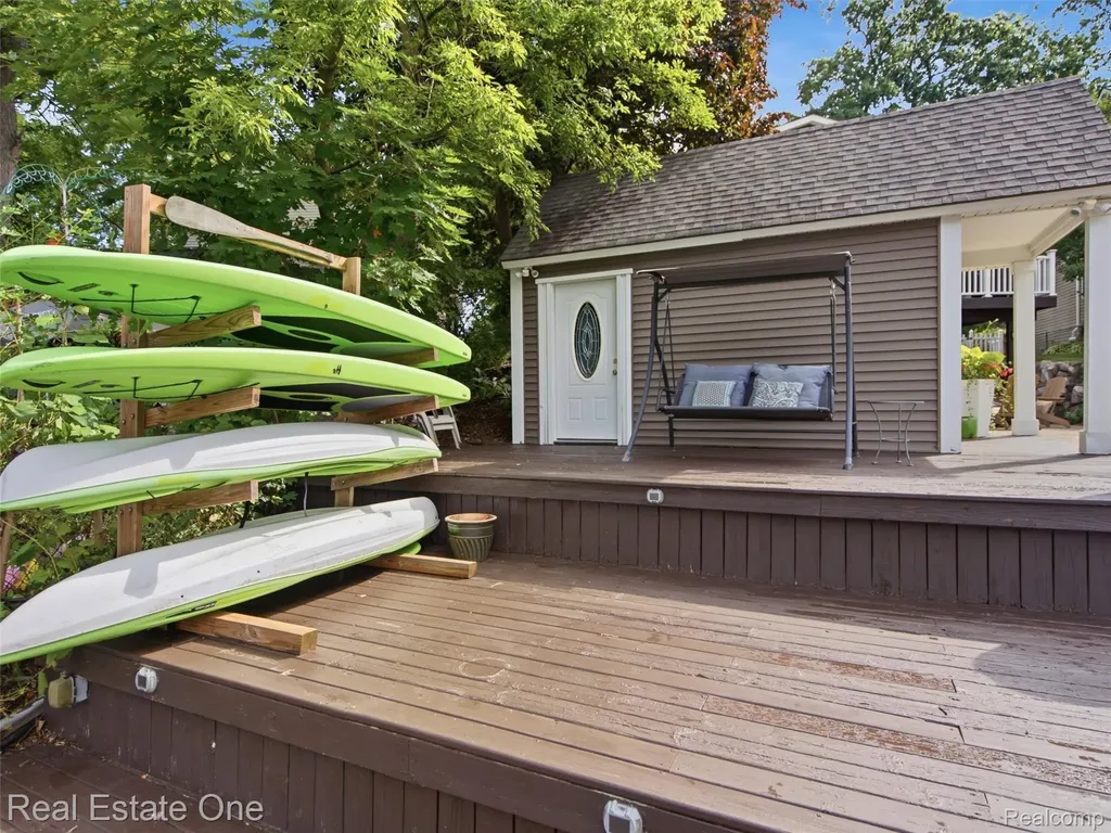 4011 Lotus Drive Waterford Charter Township MI 48329