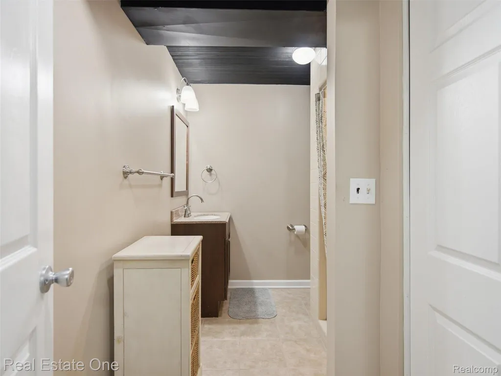 4011 Lotus Drive Waterford Charter Township MI 48329