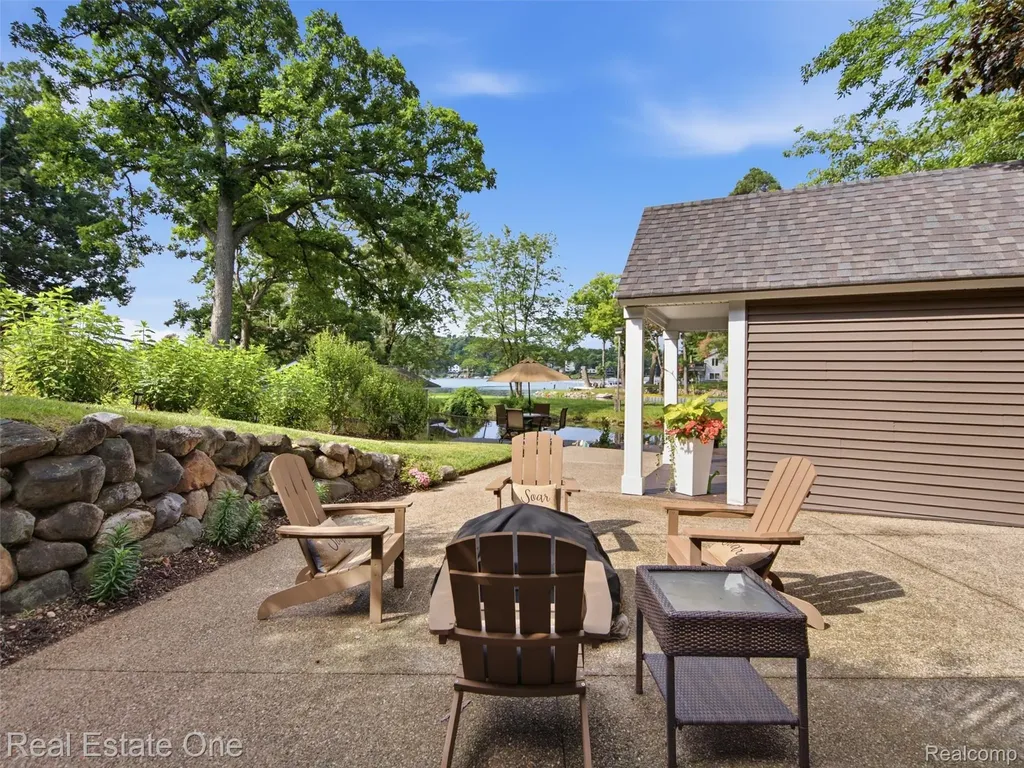 4011 Lotus Drive Waterford Charter Township MI 48329