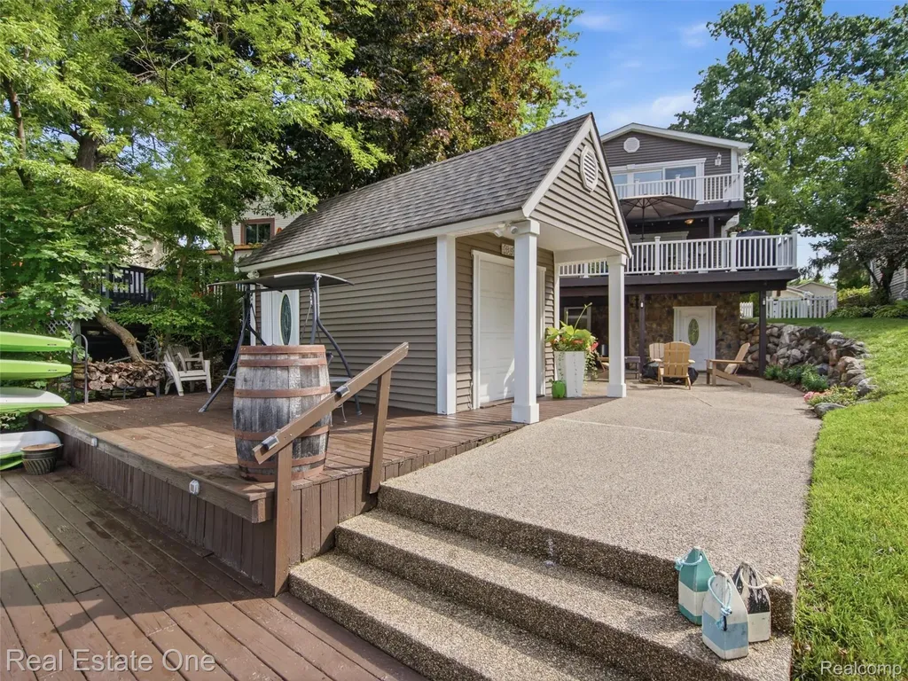 4011 Lotus Drive Waterford Charter Township MI 48329