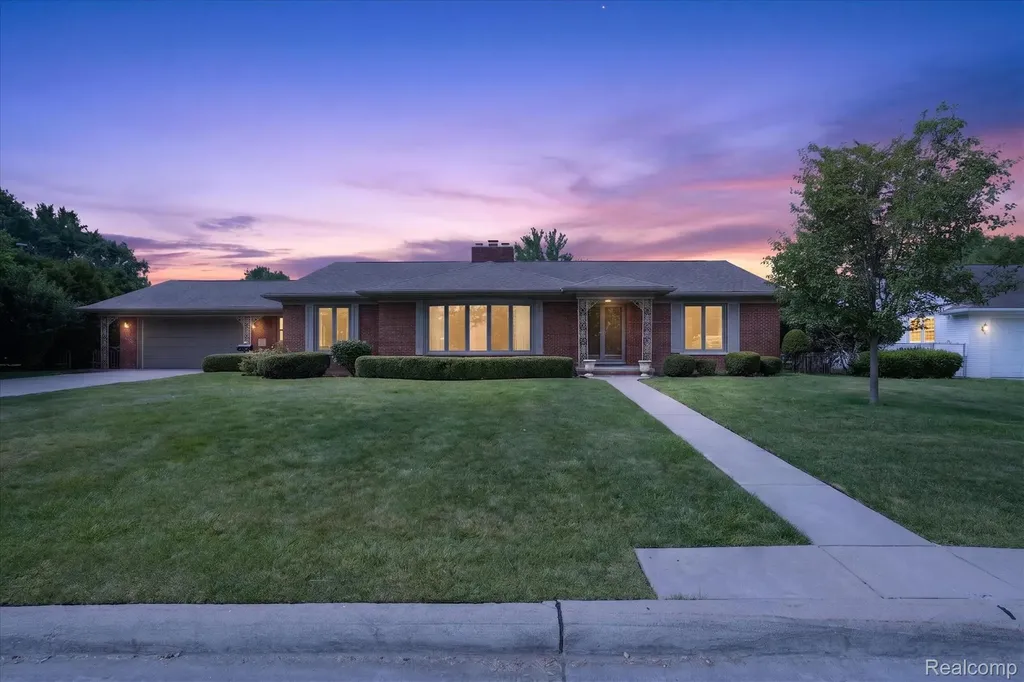 3 Shorecrest Circle Village Of Grosse Pointe Shores City MI 48236