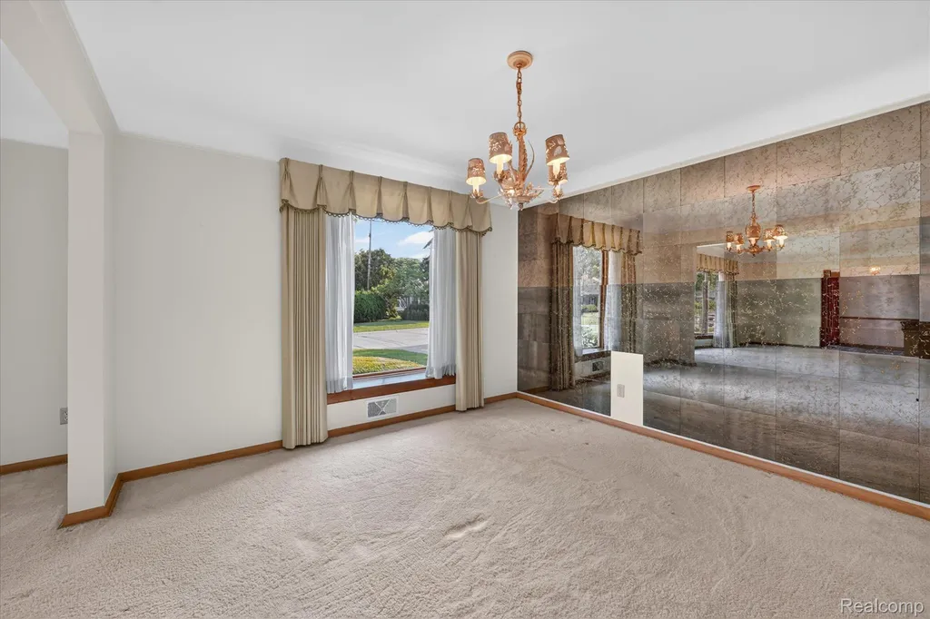 3 Shorecrest Circle Village Of Grosse Pointe Shores City MI 48236