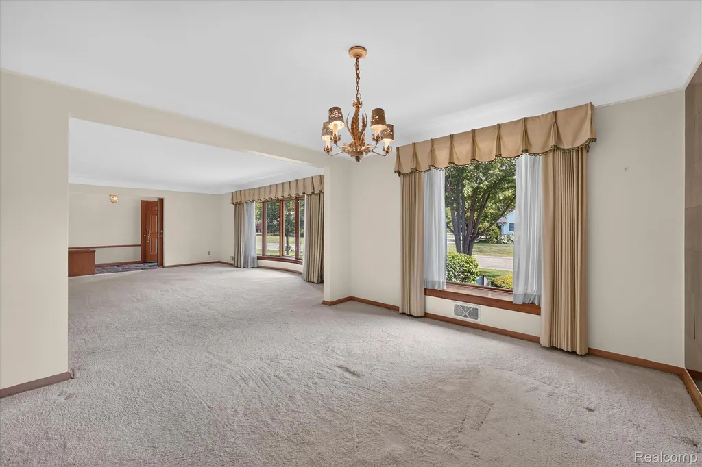 3 Shorecrest Circle Village Of Grosse Pointe Shores City MI 48236