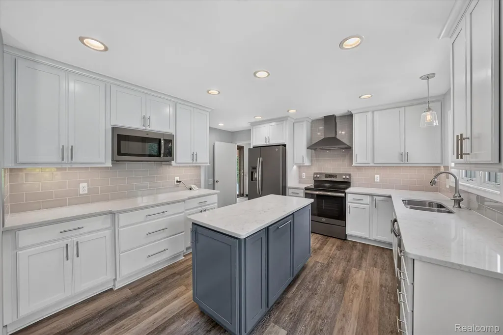 3 Shorecrest Circle Village Of Grosse Pointe Shores City MI 48236